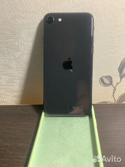 iPhone SE, 64 ГБ