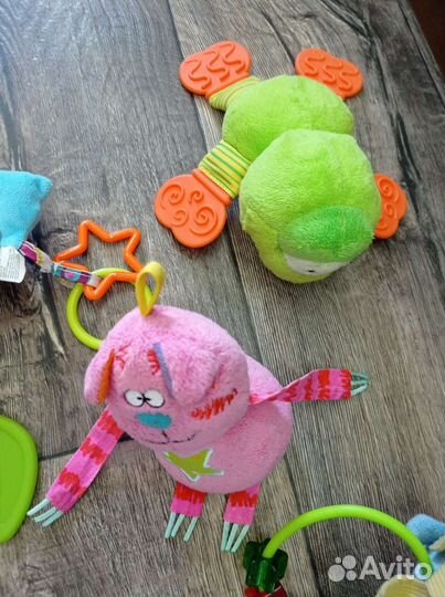 Пакет фирменных игрушек на коляску, кроватку и д.р