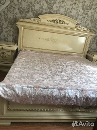 Спальный гарнитур