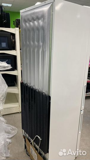 Холодильник Hotpoint-Ariston HS 3200W