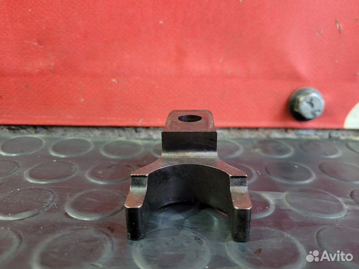 Кронштейн форсунки топливной