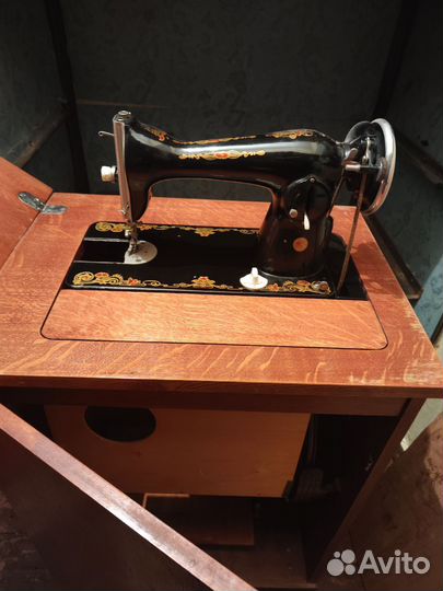 Швейная машина Подольск ножная