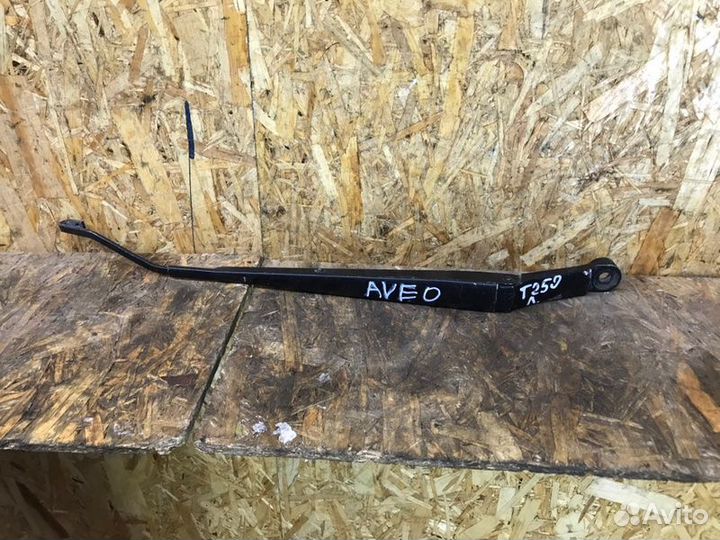 Поводок стеклоочистителя передний левый Chevrolet