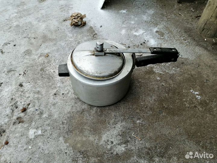 Кастрюли, чайники, ведра, ковши
