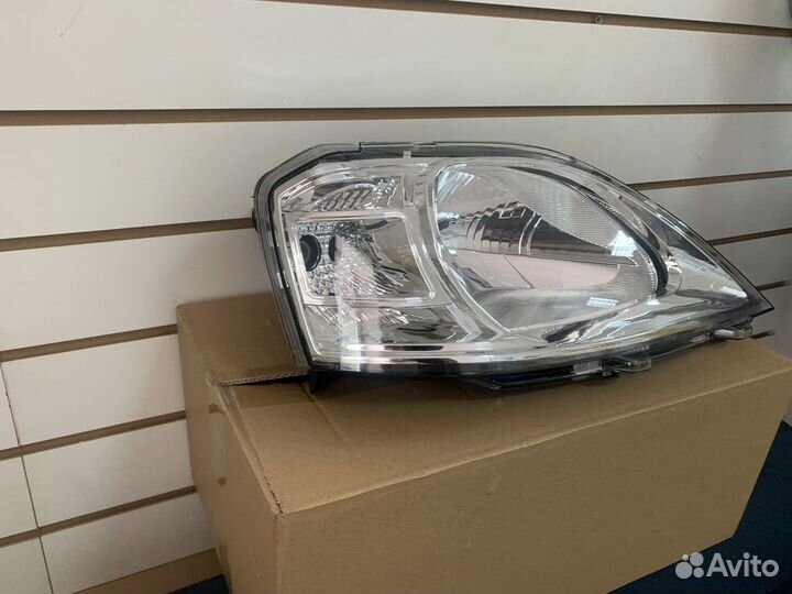 Фара правая Renault Logan 2005-2014