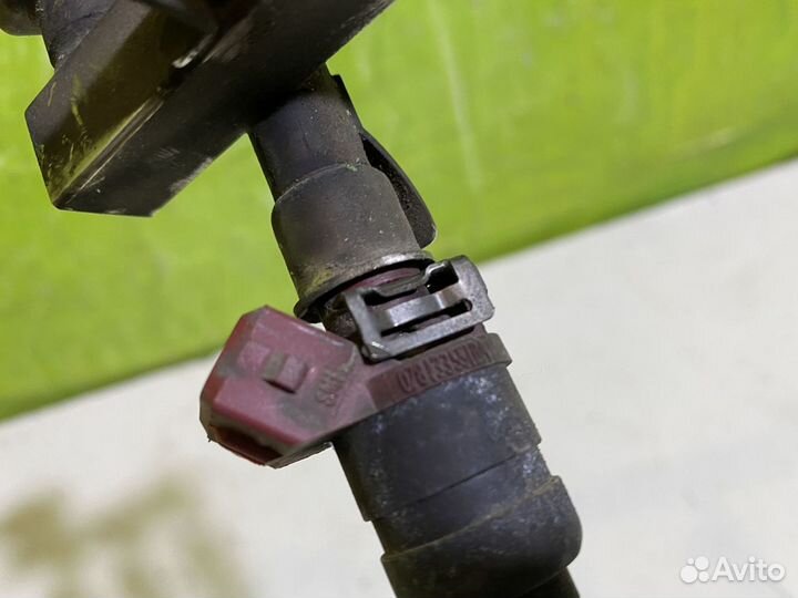 Рейка топливная форсунка VW Audi Skoda 078133681AJ