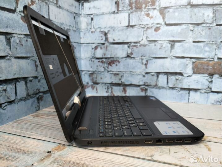 Ноутбук Dell на i3 на запчасти