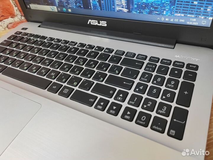 Игровой ноутбук Asus с процессором i7 и win 10