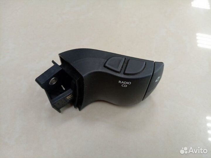 Подрулевой переключатель Renault Fluence седан