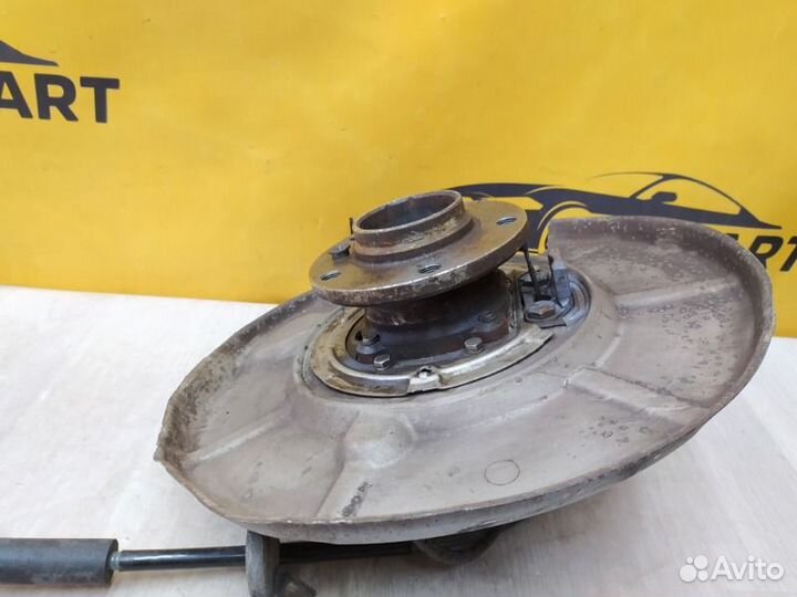 Кулак задний правый Bmw 7 E65 N62B44 2002