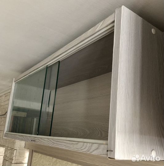 Полка книжная со стеклом