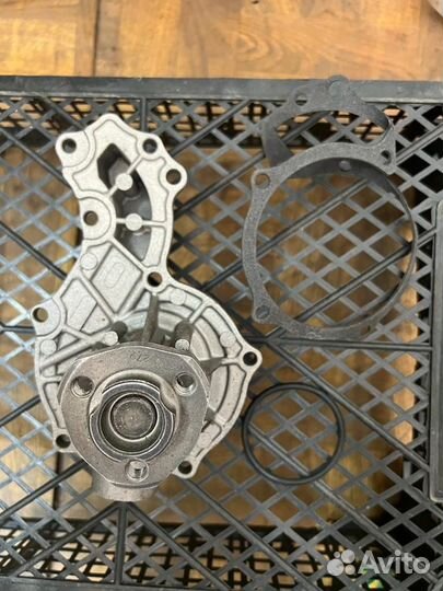 Водяной насос помпа Audi 80 90 100 VW Golf