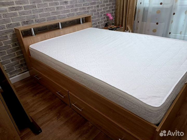 Кровать с ящиками в наличии