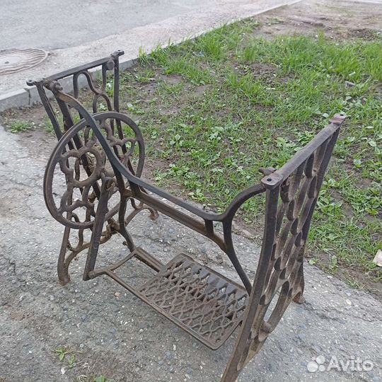 Чугунная станина от Швейной машины (сзр)