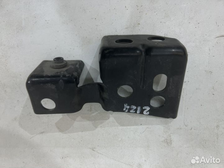 Элемент крепежный правый A2226200242 Мерседес 222