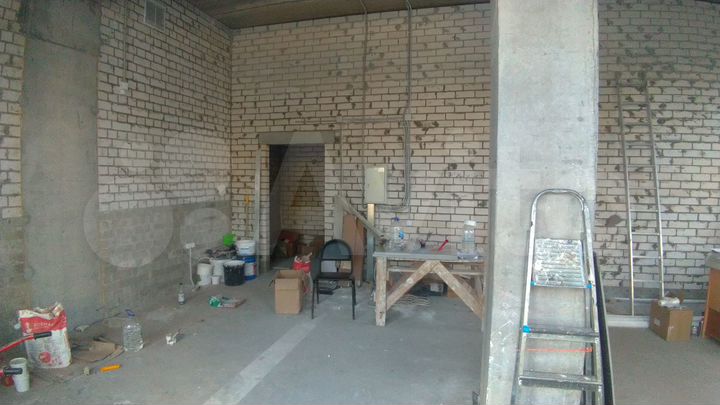 Под магазин, клиентский офис и т.п отдельный вход