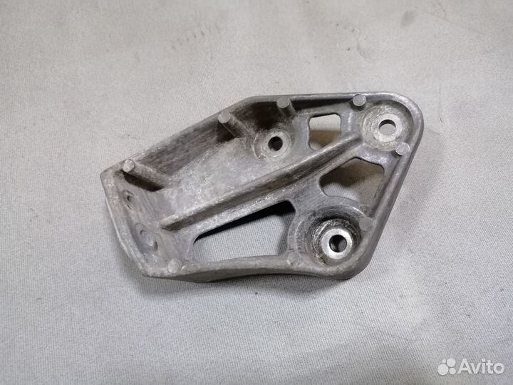 Кронштейн опоры двигателя Opel Kadett E 1984-1992