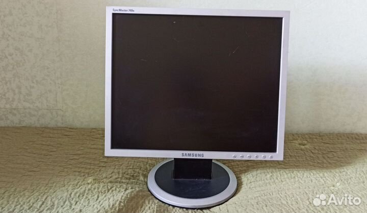 Монитор Samsung Syncmaster 740n