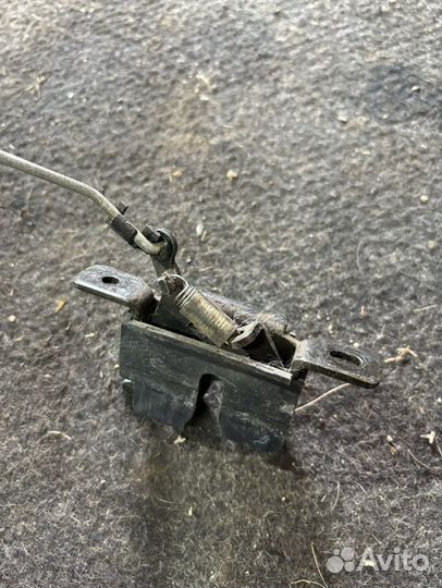 Замок багажника Kia Rio 1