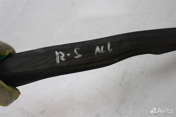 Уплотнитель по крыше левый Renault Sandero Stepway