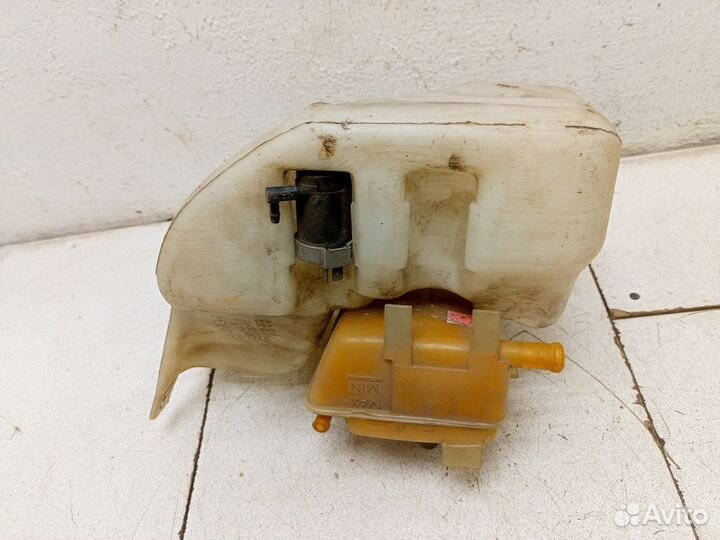Бачок омывателя Вольво 460