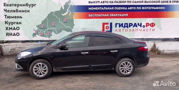 Накладка стекла заднего левого Renault Fluence 828210174R. Наружняя