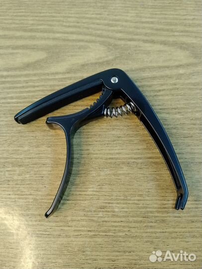 Новый каподастр для акустики dekko FC-76 BK