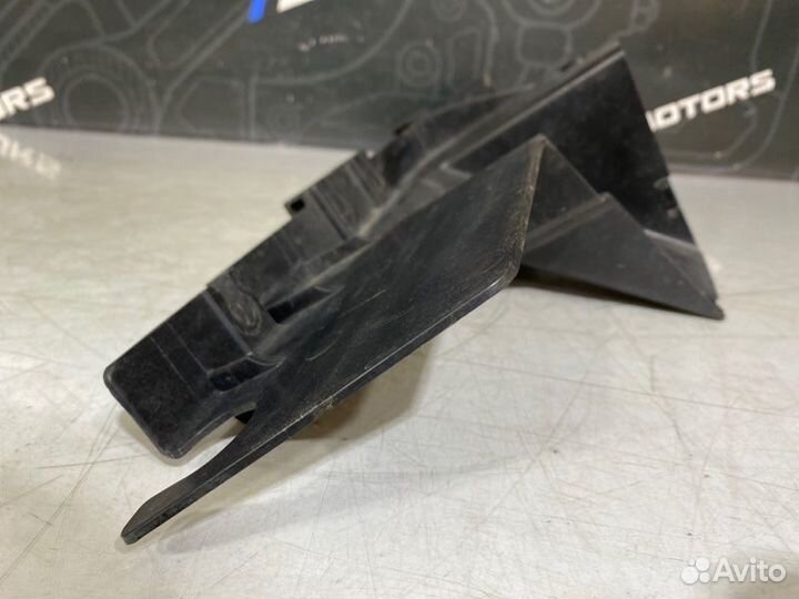 Воздуховод радиатора передний левый Volkswagen