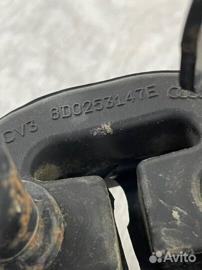 Кронштейн глушителя Volkswagen Passat B7 1.8 tfsi