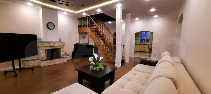 Дом 198 м² на участке 6 сот.