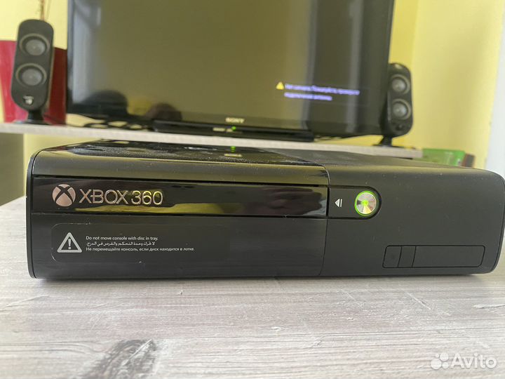 Xbox 360 E прошита 200+ игр + 2 геймпада