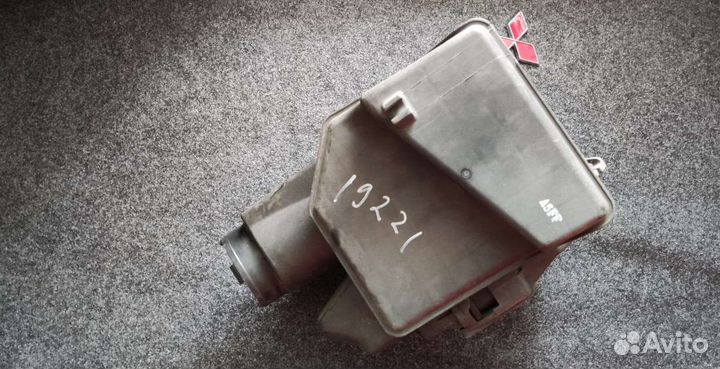 Корпус воздушного фильтра Mitsubishi lancer 9