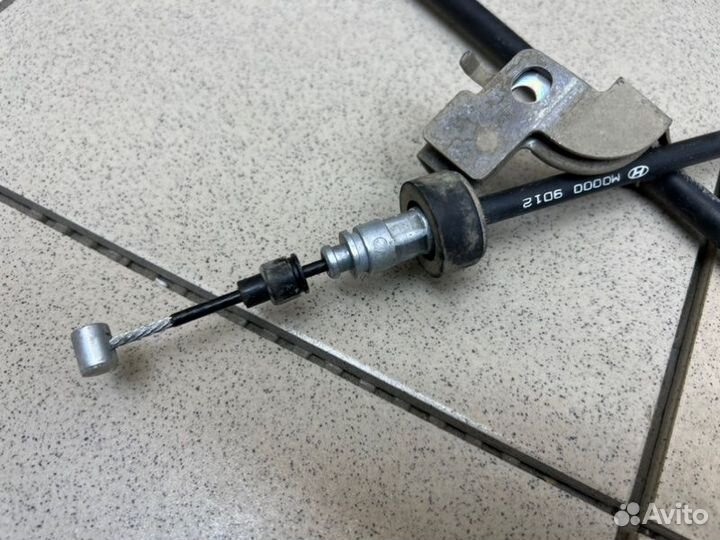 Трос стояночного тормоза правый Hyundai Creta