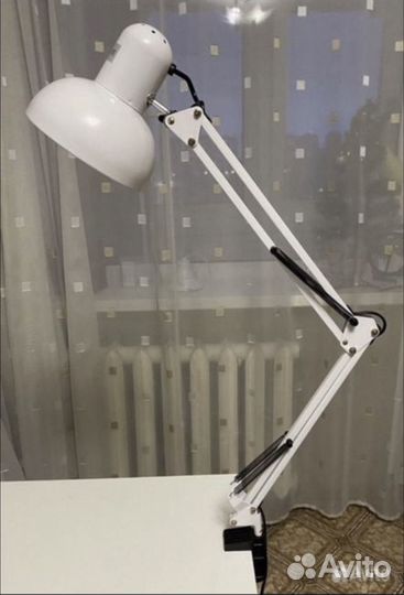 Новая лампа на струбцине в коробке