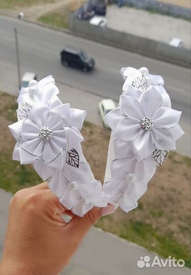 Белый школьный ободок