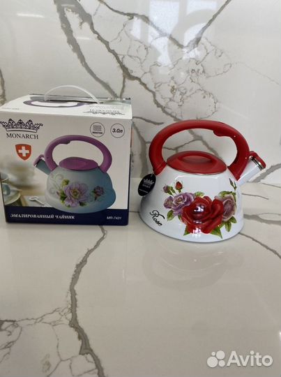 Новый эмалировнный чайник