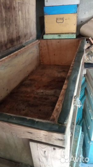 Ящик для рамок пчел