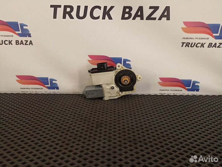 Моторчик стеклоподъемника правый