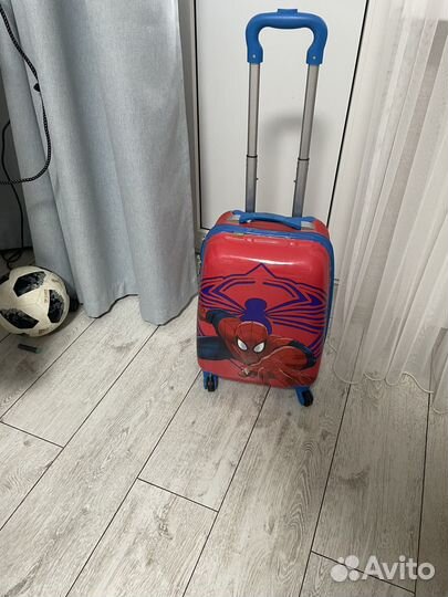 Чемодан на колесах детский