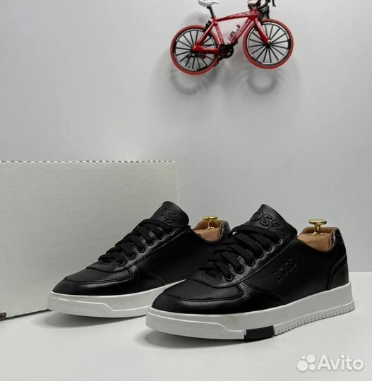 Кроссовки Boss эргономичные