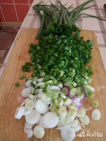Зелень лука и чеснока с репкой