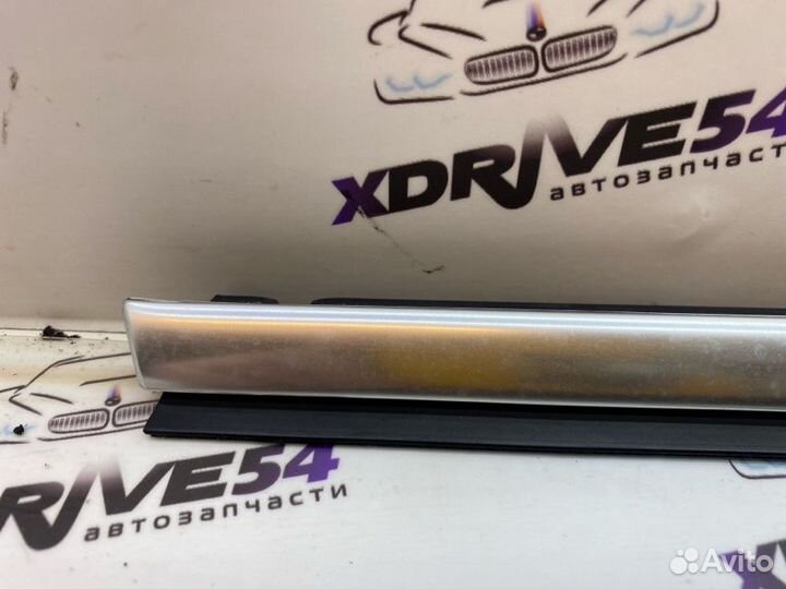 Молдинг стекла двери передний левый Bmw 335I E93