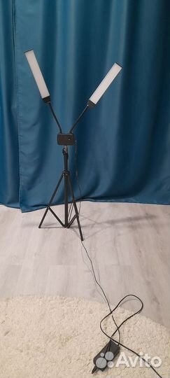 Лампа безтеневая на штативе