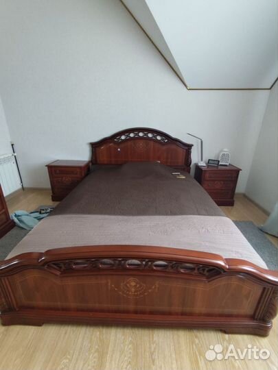 Продаю шкаф, кровать, тумбочки