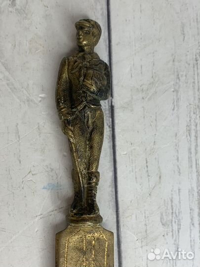 Нож для вскрытия писем