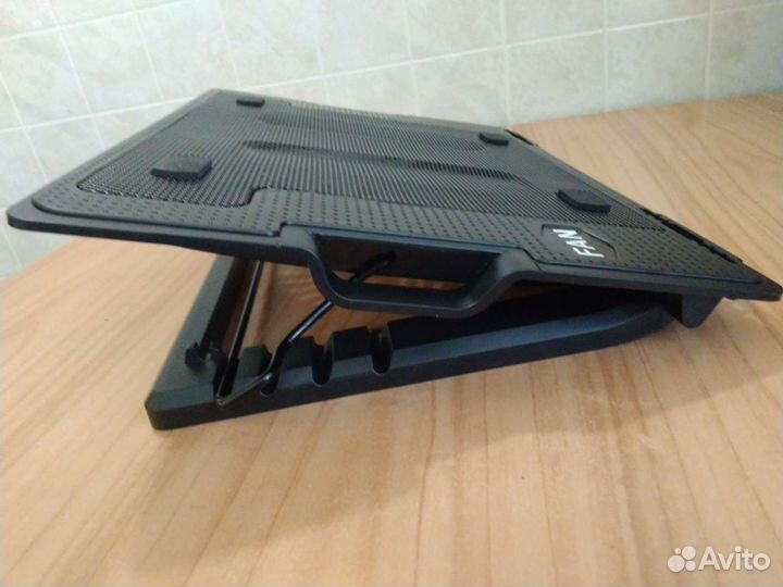 Подставка с охлаждением