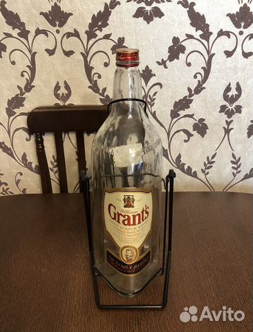 Бутылка на качелях