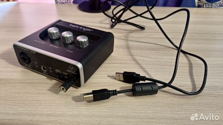 Внешняя звуковая карта behringer u-phoria um2