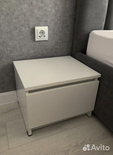 Тумба прикроватная
