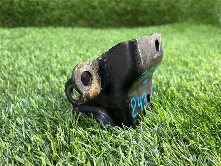 Кронштейн опоры двигателя задний Toyota